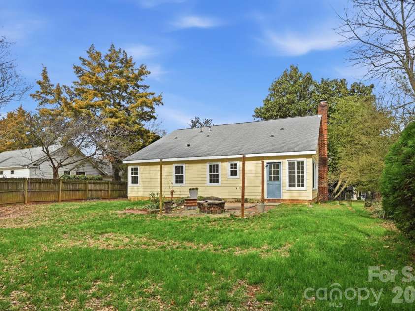 2717 Olde Whitehall Road, Charlotte, NC 28273.  MLS# CAR4354510, YatesRealty ID 12967. 