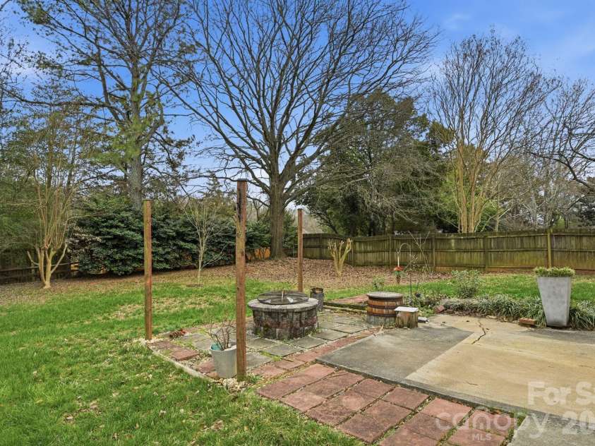 2717 Olde Whitehall Road, Charlotte, NC 28273.  MLS# CAR4354510, YatesRealty ID 12967. 