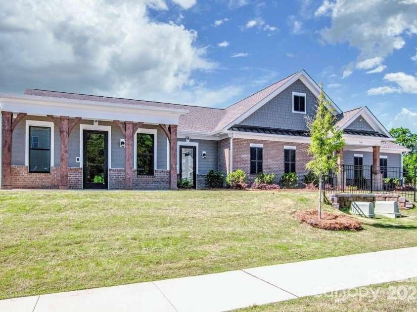 127 Doncaster Drive, Mooresville, NC 28115.  MLS# CAR4216362, YatesRealty ID 12968. 