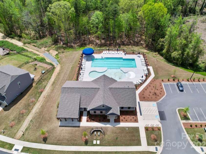 127 Doncaster Drive, Mooresville, NC 28115.  MLS# CAR4216362, YatesRealty ID 12968. 