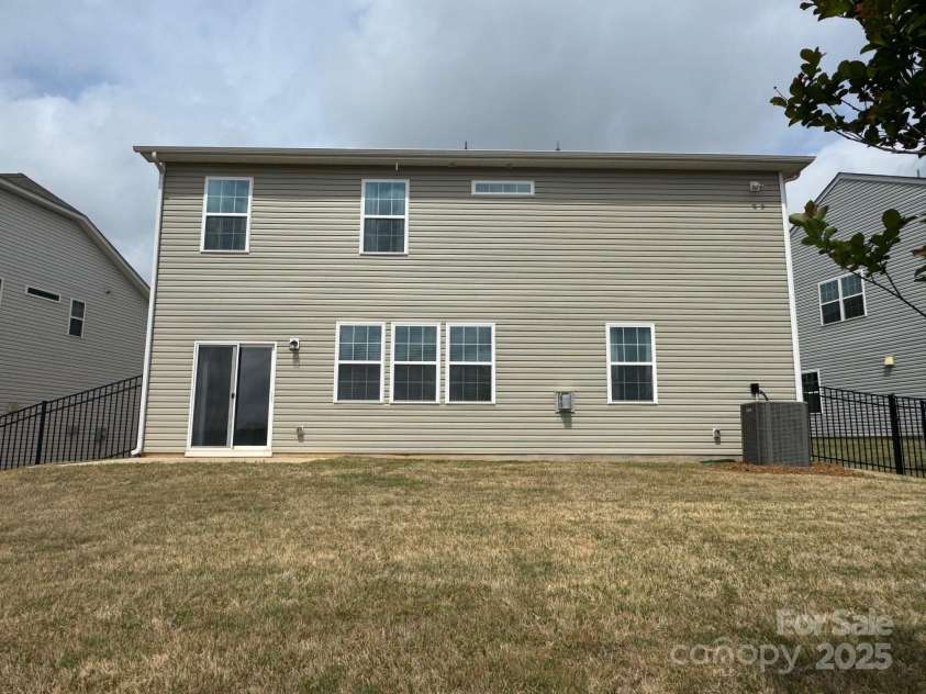 127 Doncaster Drive, Mooresville, NC 28115.  MLS# CAR4216362, YatesRealty ID 12968. 