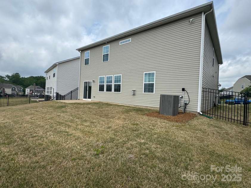 127 Doncaster Drive, Mooresville, NC 28115.  MLS# CAR4216362, YatesRealty ID 12968. 