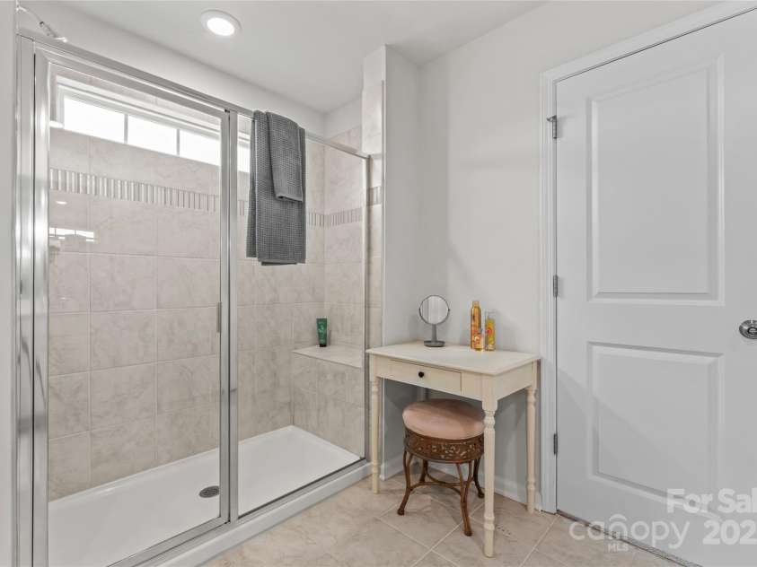 127 Doncaster Drive, Mooresville, NC 28115.  MLS# CAR4216362, YatesRealty ID 12968. Primary suite full bathroom