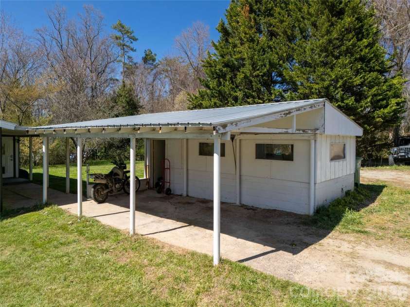 14 Winter Woods Drive, Asheville, NC 28806.  MLS# CAR4363291, YatesRealty ID 12968. 