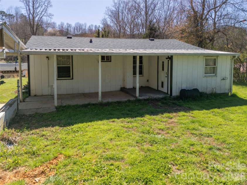14 Winter Woods Drive, Asheville, NC 28806.  MLS# CAR4363291, YatesRealty ID 12968. 