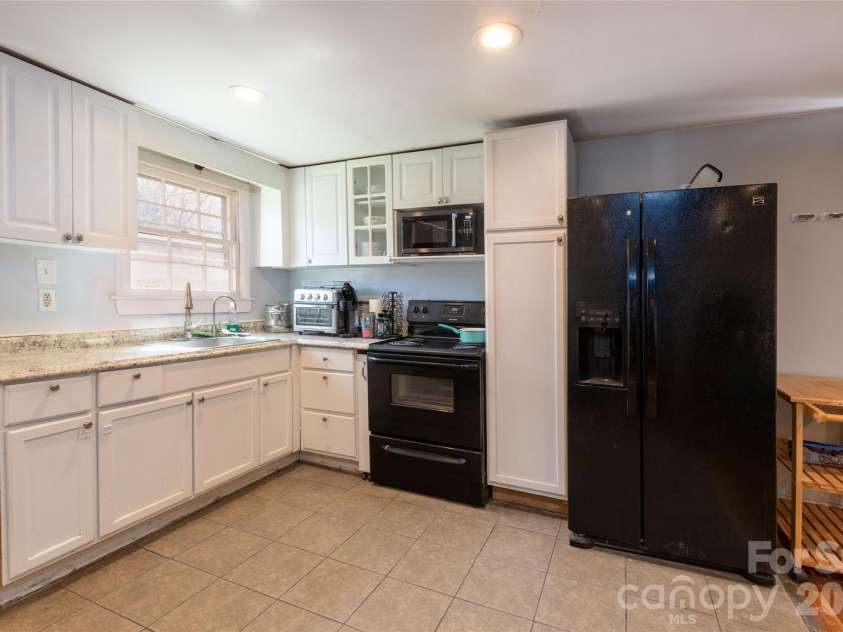 14 Winter Woods Drive, Asheville, NC 28806.  MLS# CAR4363291, YatesRealty ID 12968. 