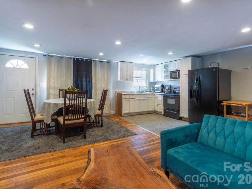 14 Winter Woods Drive, Asheville, NC 28806.  MLS# CAR4363291, YatesRealty ID 12968. 