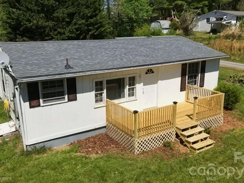 14 Winter Woods Drive, Asheville, NC 28806.  MLS# CAR4363291, YatesRealty ID 12968. 