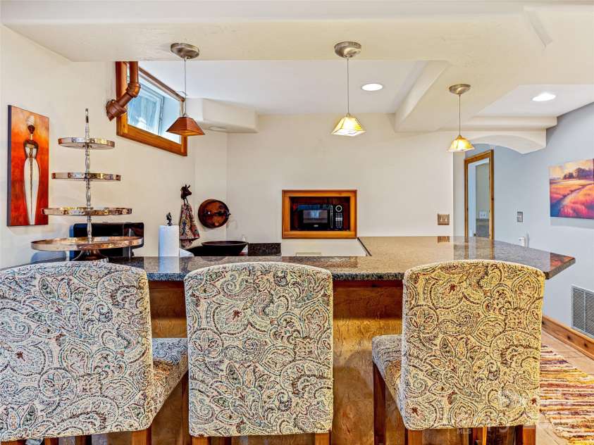 334 Vanderbilt Road, Biltmore Forest, NC 28803.  MLS# CAR4256883, YatesRealty ID 12969. 