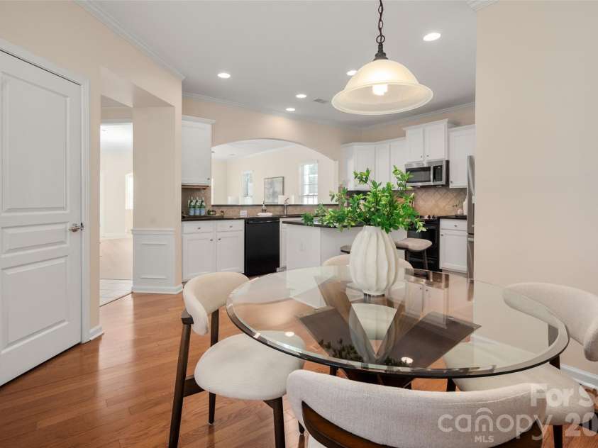 42131 Larkspur Court, Fort Mill, SC 29707.  MLS# CAR4337456, YatesRealty ID 12969. Eat In Kitchen