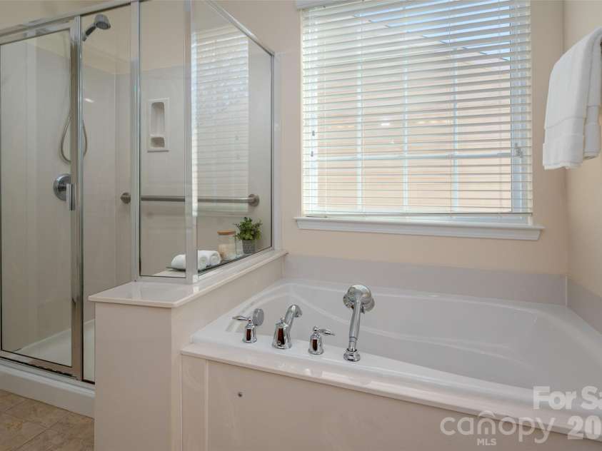 42131 Larkspur Court, Fort Mill, SC 29707.  MLS# CAR4337456, YatesRealty ID 12969. Primary Bath