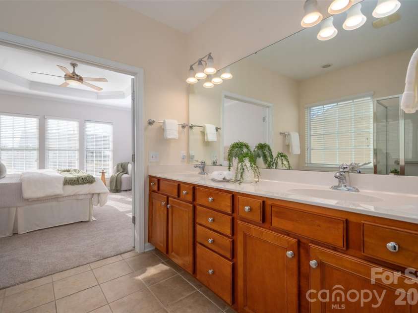 42131 Larkspur Court, Fort Mill, SC 29707.  MLS# CAR4337456, YatesRealty ID 12969. Primary Bath