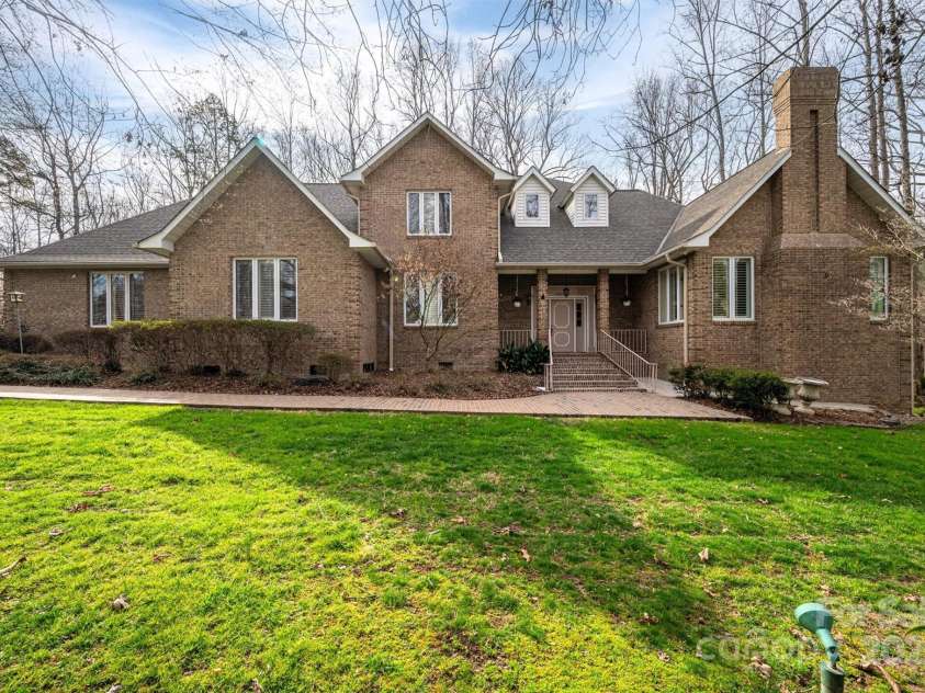1816 Country Garden Drive, Shelby, NC 28150.  MLS# CAR4228610, YatesRealty ID 12971. 