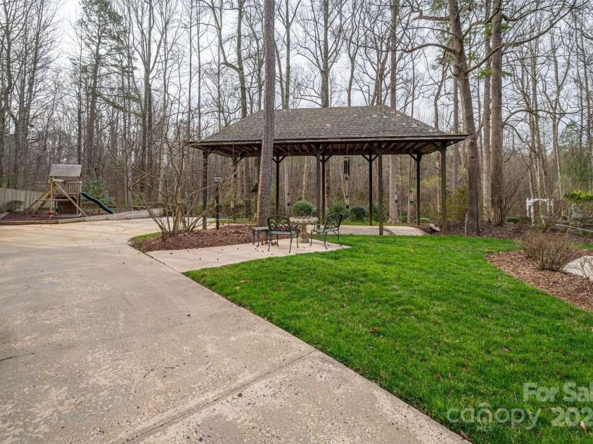 1816 Country Garden Drive, Shelby, NC 28150.  MLS# CAR4228610, YatesRealty ID 12971. 