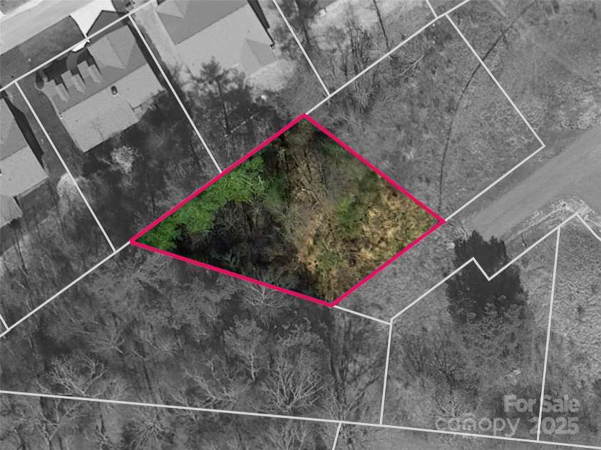 54 Olde Oak Lane, Hendersonville, NC 28792.  MLS# CAR4291259, YatesRealty ID 12972. 