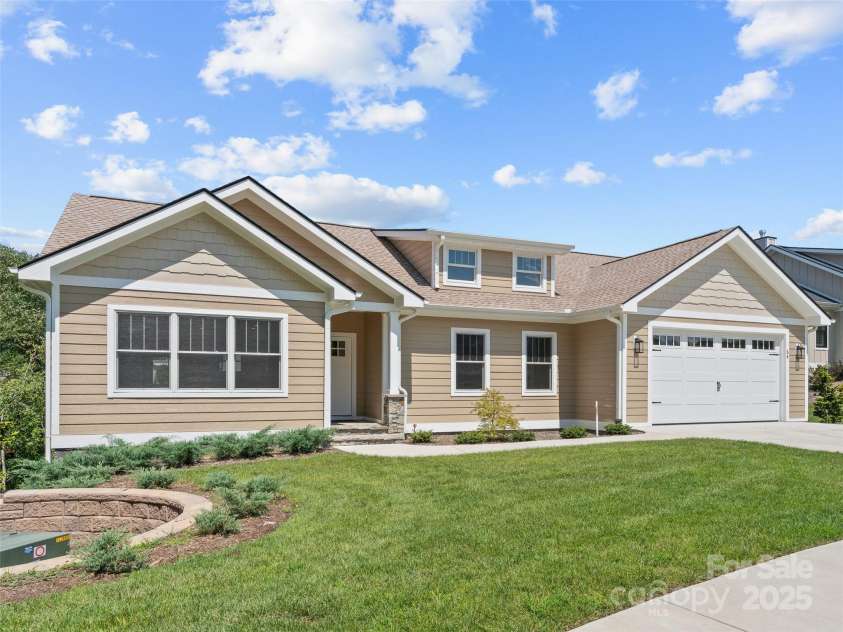 54 Olde Oak Lane, Hendersonville, NC 28792.  MLS# CAR4291259, YatesRealty ID 12972. 
