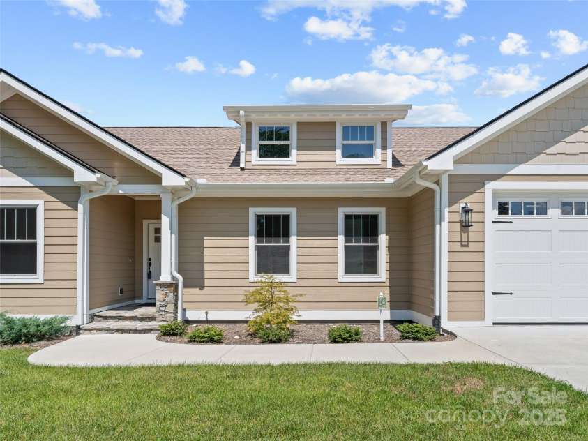 54 Olde Oak Lane, Hendersonville, NC 28792.  MLS# CAR4291259, YatesRealty ID 12972. 
