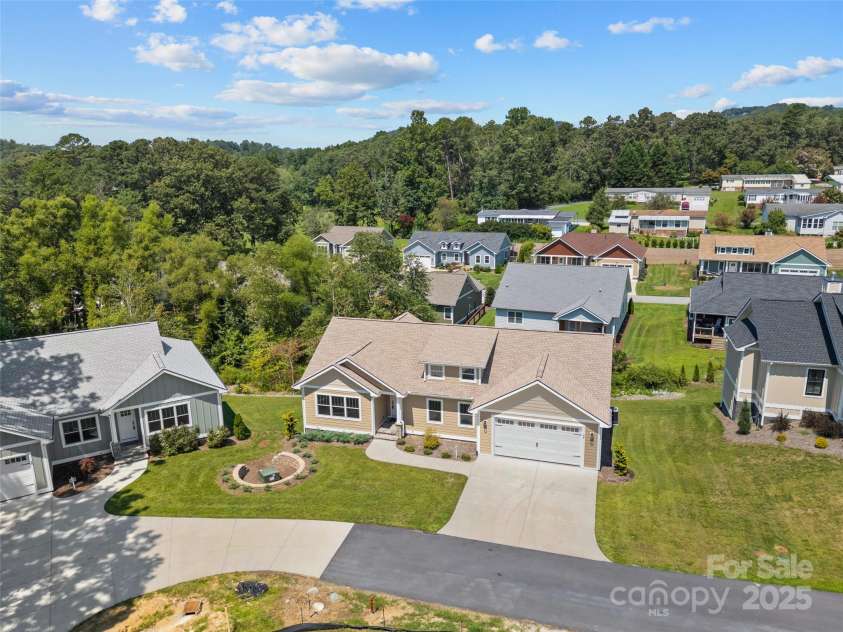 54 Olde Oak Lane, Hendersonville, NC 28792.  MLS# CAR4291259, YatesRealty ID 12972. 