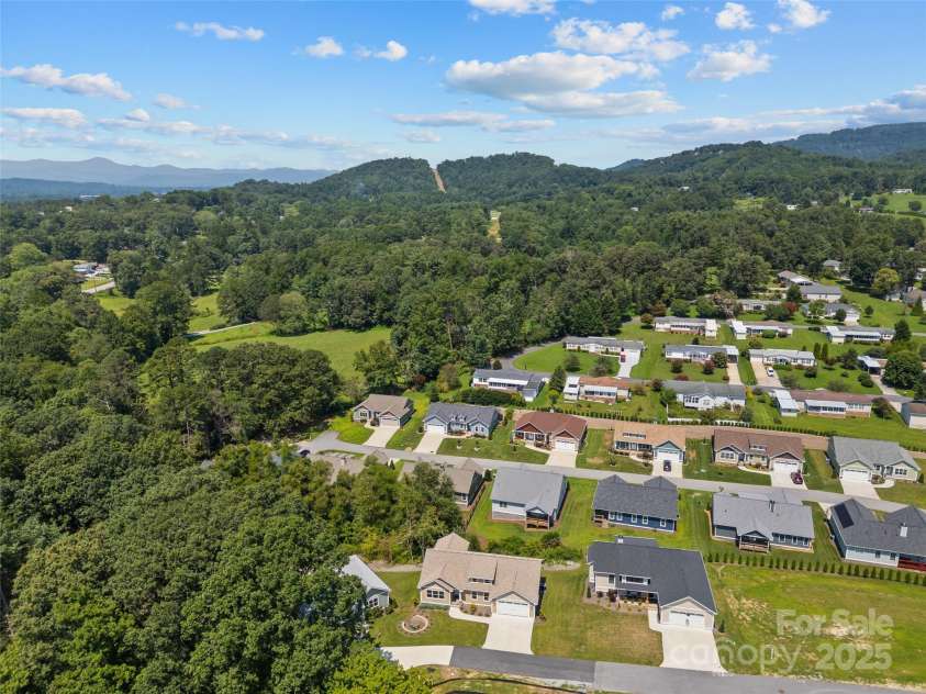 54 Olde Oak Lane, Hendersonville, NC 28792.  MLS# CAR4291259, YatesRealty ID 12972. 