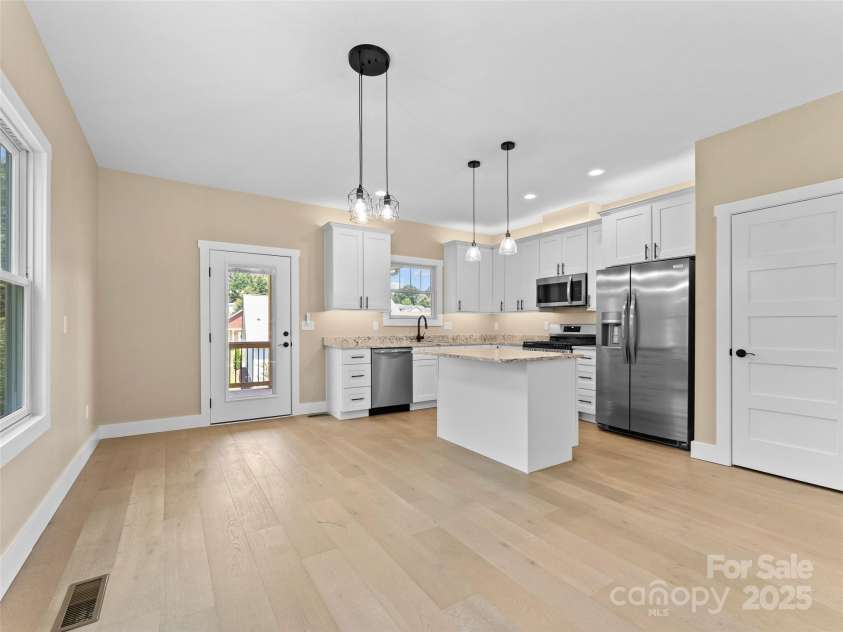 54 Olde Oak Lane, Hendersonville, NC 28792.  MLS# CAR4291259, YatesRealty ID 12972. 