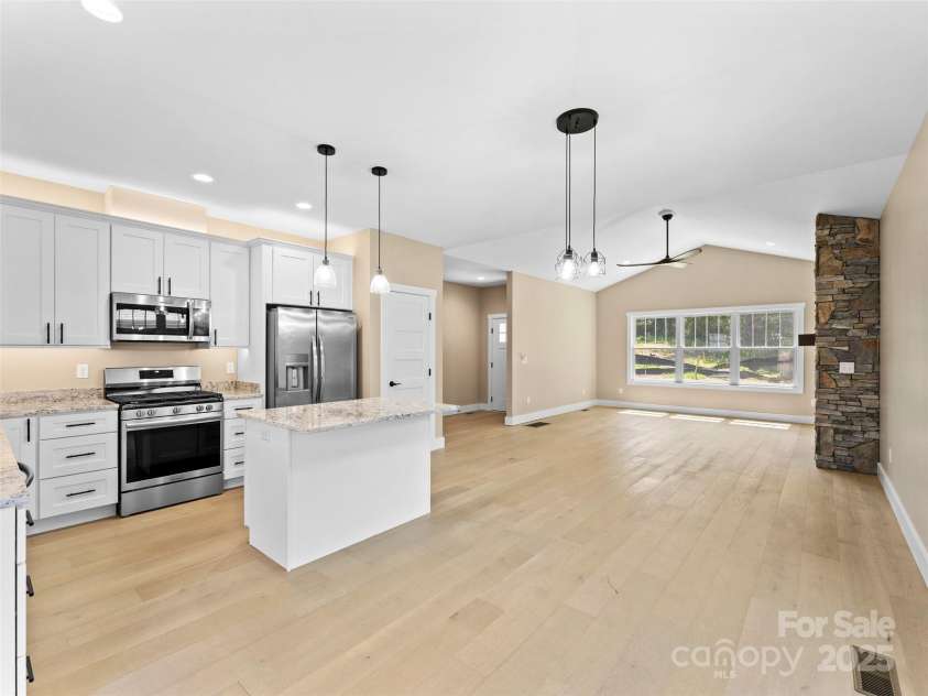54 Olde Oak Lane, Hendersonville, NC 28792.  MLS# CAR4291259, YatesRealty ID 12972. 
