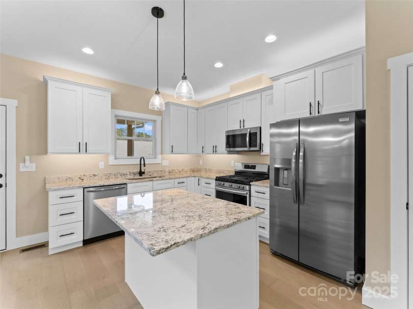 54 Olde Oak Lane, Hendersonville, NC 28792.  MLS# CAR4291259, YatesRealty ID 12972. 