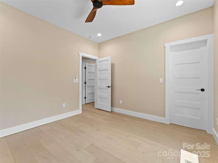54 Olde Oak Lane, Hendersonville, NC 28792.  MLS# CAR4291259, YatesRealty ID 12972. 