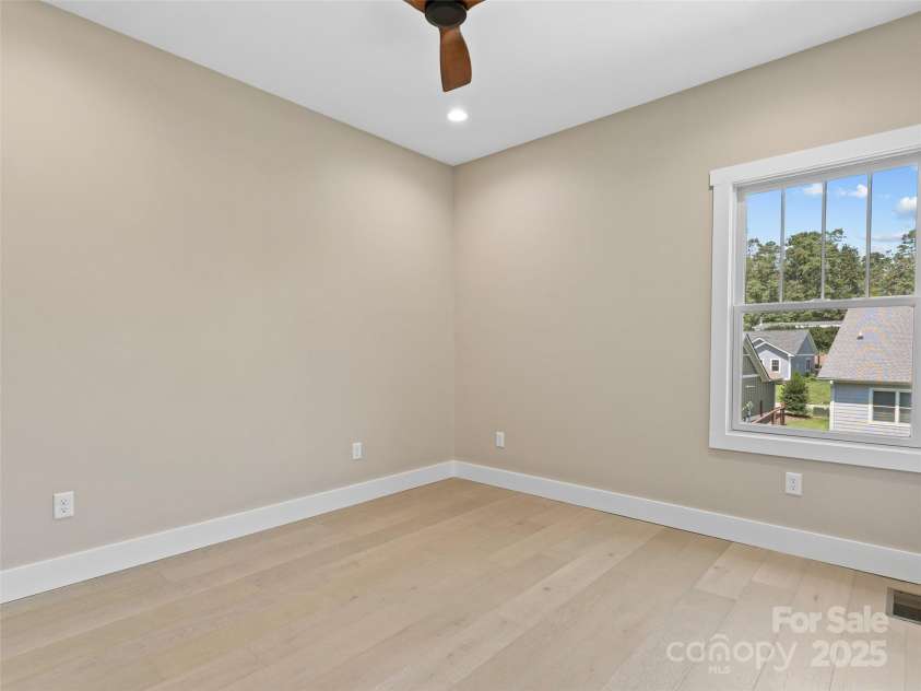 54 Olde Oak Lane, Hendersonville, NC 28792.  MLS# CAR4291259, YatesRealty ID 12972. 