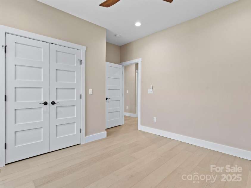 54 Olde Oak Lane, Hendersonville, NC 28792.  MLS# CAR4291259, YatesRealty ID 12972. 