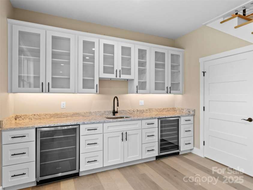 54 Olde Oak Lane, Hendersonville, NC 28792.  MLS# CAR4291259, YatesRealty ID 12972. 