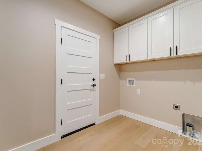54 Olde Oak Lane, Hendersonville, NC 28792.  MLS# CAR4291259, YatesRealty ID 12972. 