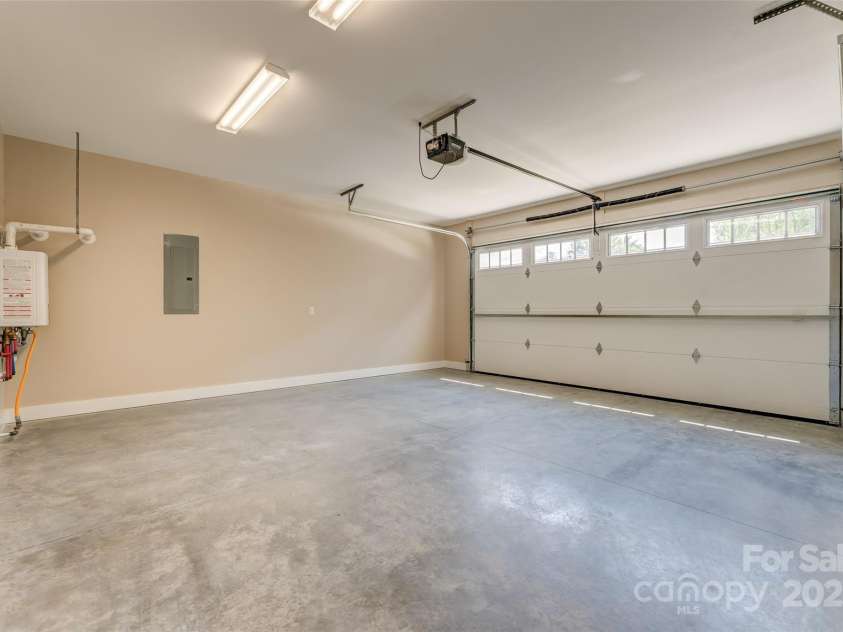 54 Olde Oak Lane, Hendersonville, NC 28792.  MLS# CAR4291259, YatesRealty ID 12972. 