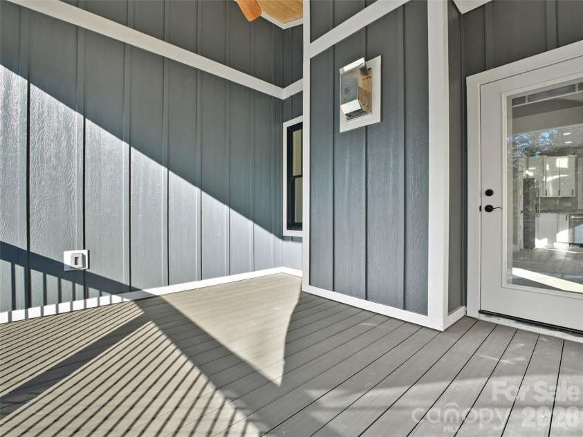 30 Olde Oak Court, Hendersonville, NC 28792.  MLS# CAR4291704, YatesRealty ID 12973. 