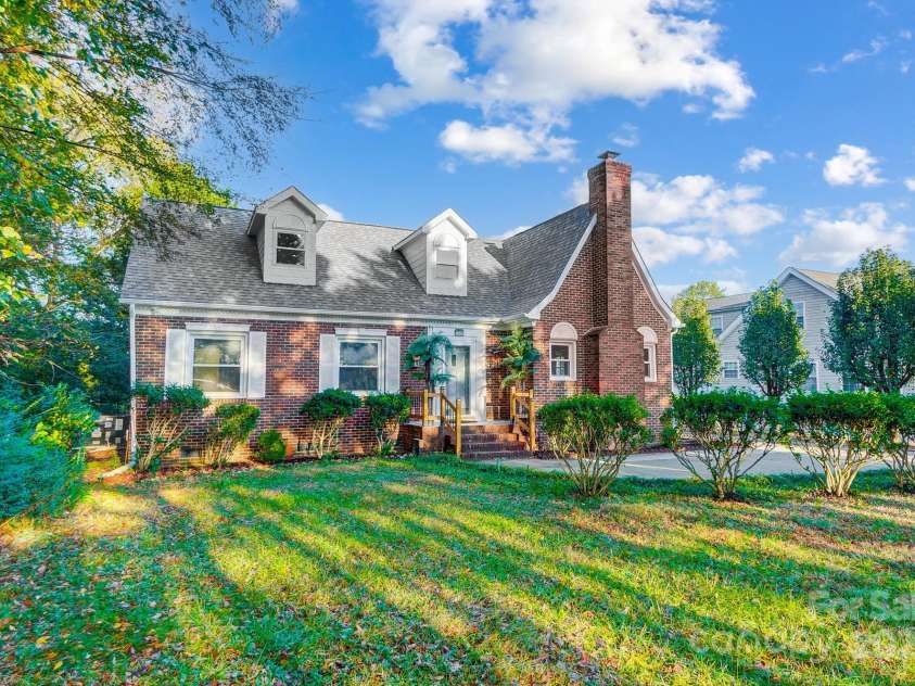 3703 Margaret Wallace Road, Matthews, NC 28105.  MLS# CAR4201589, YatesRealty ID 12974. 