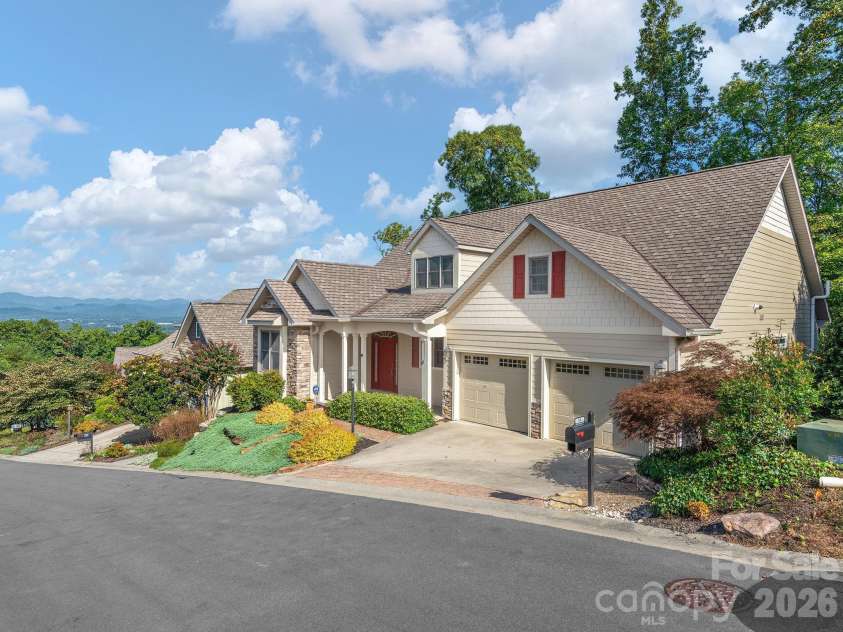 54 Deep Valley Lane, Hendersonville, NC 28791.  MLS# CAR4398094, YatesRealty ID 12976. 