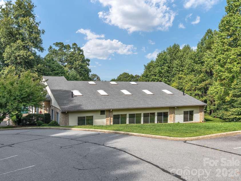 54 Deep Valley Lane, Hendersonville, NC 28791.  MLS# CAR4398094, YatesRealty ID 12976. 