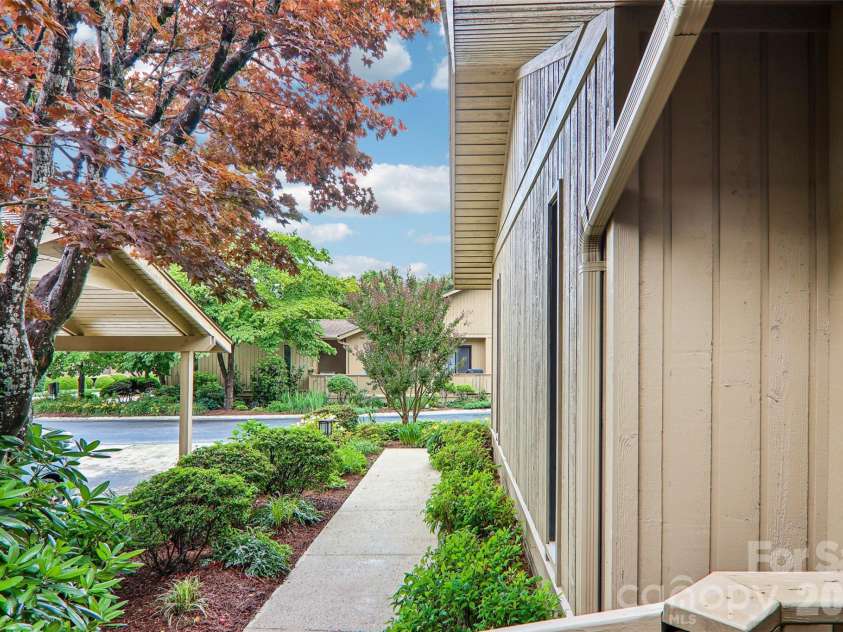 405 Wild Oak Lane, Hendersonville, NC 28791.  MLS# CAR4386247, YatesRealty ID 12977. 