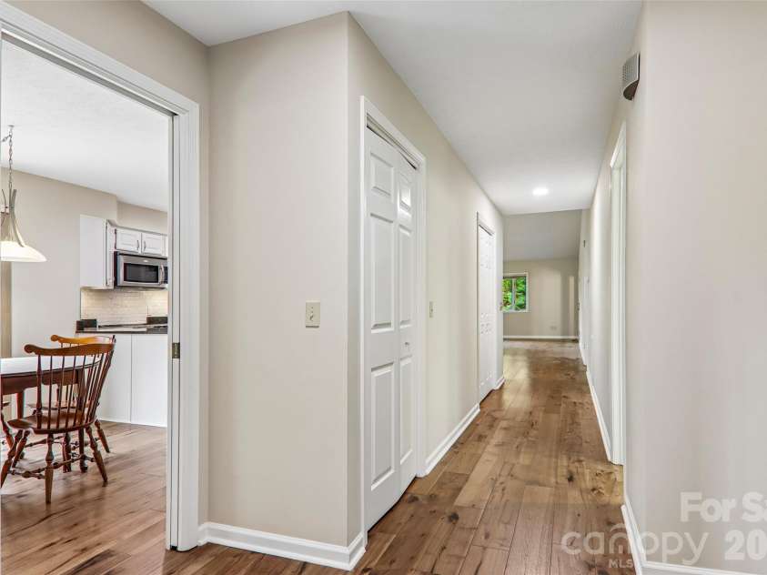 405 Wild Oak Lane, Hendersonville, NC 28791.  MLS# CAR4386247, YatesRealty ID 12977. 