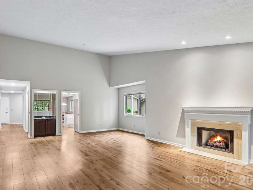 405 Wild Oak Lane, Hendersonville, NC 28791.  MLS# CAR4386247, YatesRealty ID 12977. 