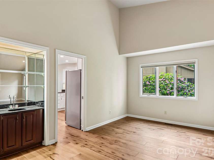 405 Wild Oak Lane, Hendersonville, NC 28791.  MLS# CAR4386247, YatesRealty ID 12977. 