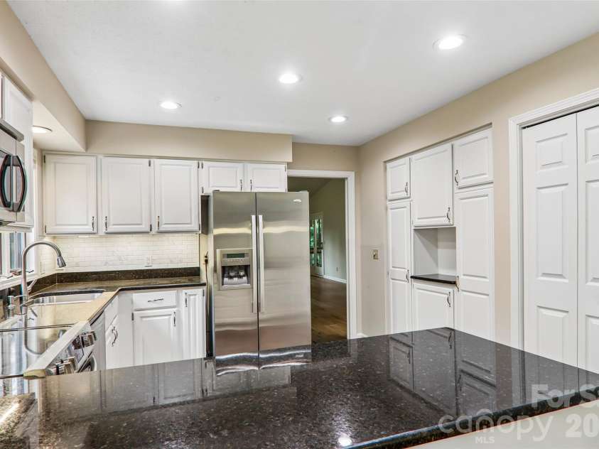 405 Wild Oak Lane, Hendersonville, NC 28791.  MLS# CAR4386247, YatesRealty ID 12977. 