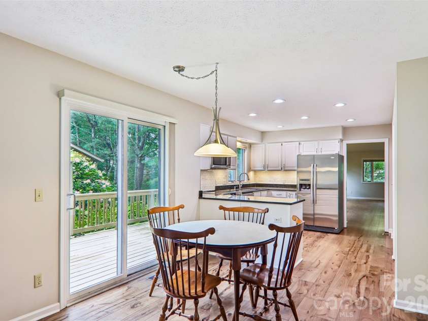 405 Wild Oak Lane, Hendersonville, NC 28791.  MLS# CAR4386247, YatesRealty ID 12977. 