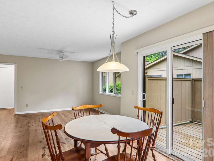 405 Wild Oak Lane, Hendersonville, NC 28791.  MLS# CAR4386247, YatesRealty ID 12977. 