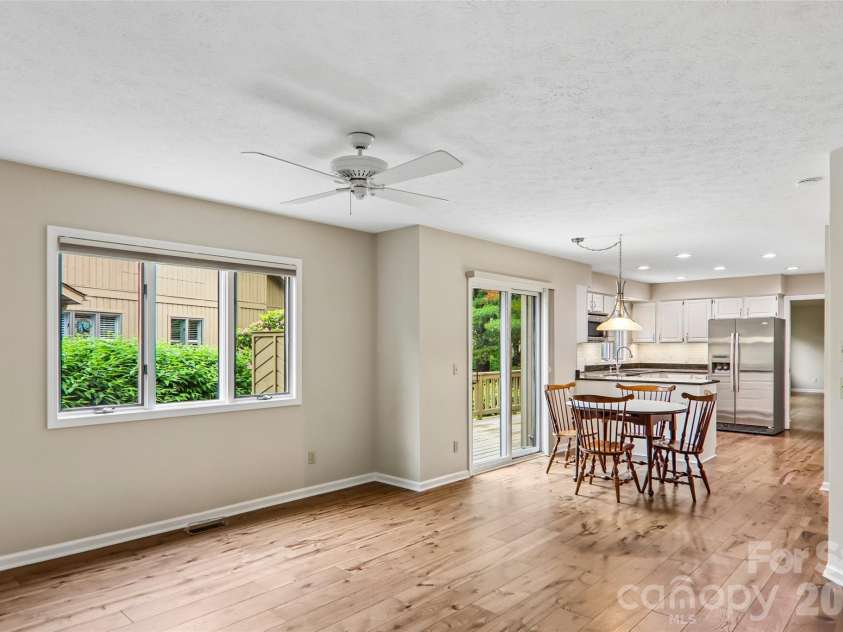 405 Wild Oak Lane, Hendersonville, NC 28791.  MLS# CAR4386247, YatesRealty ID 12977. 