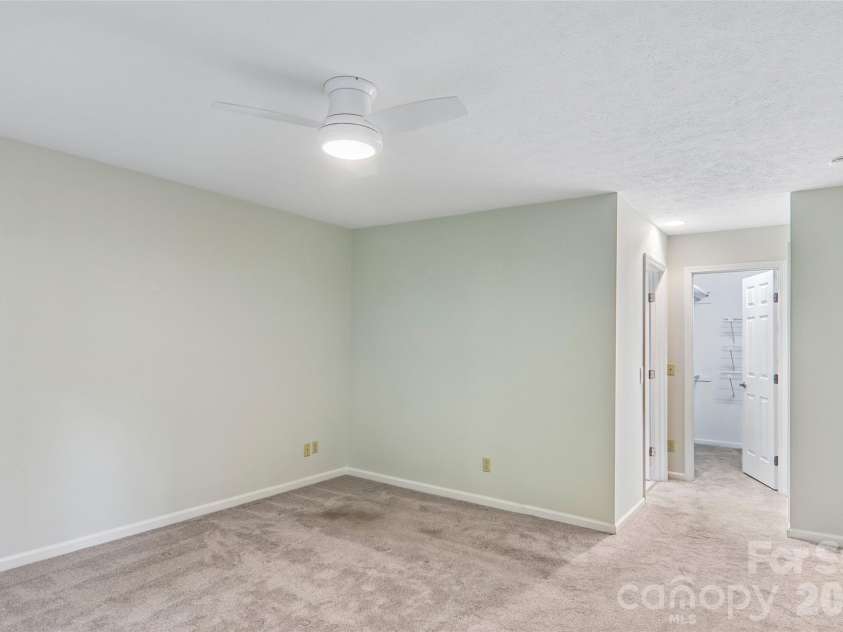 405 Wild Oak Lane, Hendersonville, NC 28791.  MLS# CAR4386247, YatesRealty ID 12977. 
