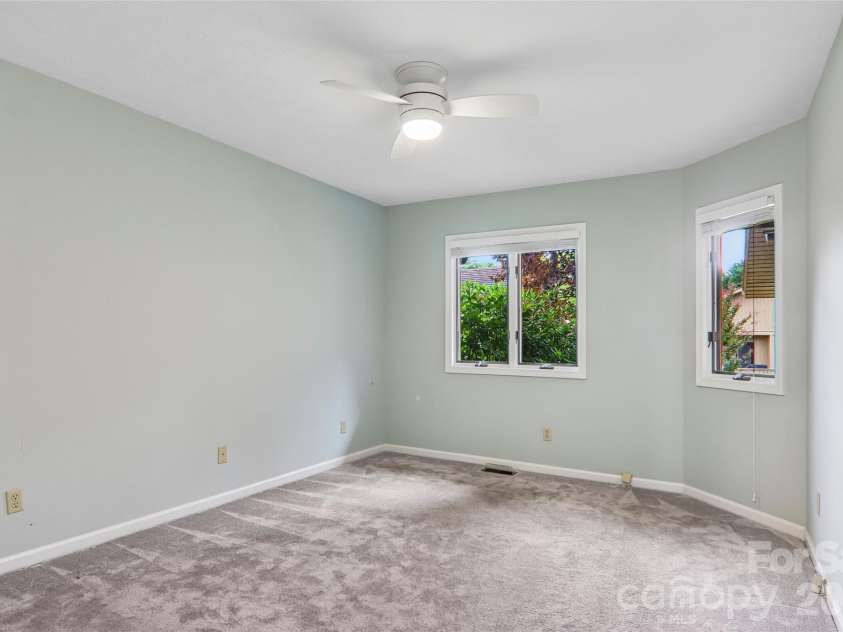 405 Wild Oak Lane, Hendersonville, NC 28791.  MLS# CAR4386247, YatesRealty ID 12977. 