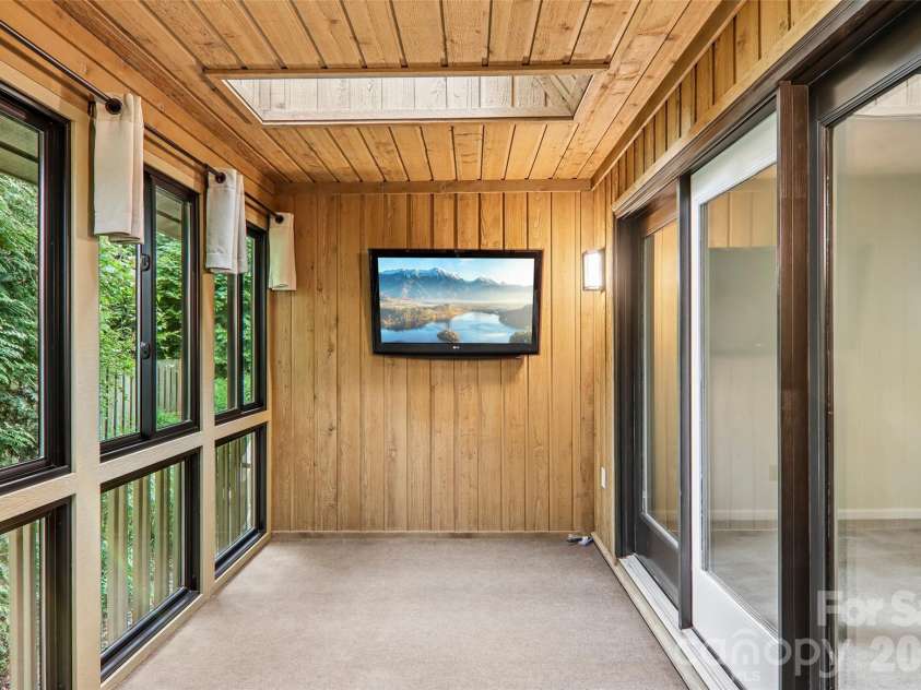 405 Wild Oak Lane, Hendersonville, NC 28791.  MLS# CAR4386247, YatesRealty ID 12977. 