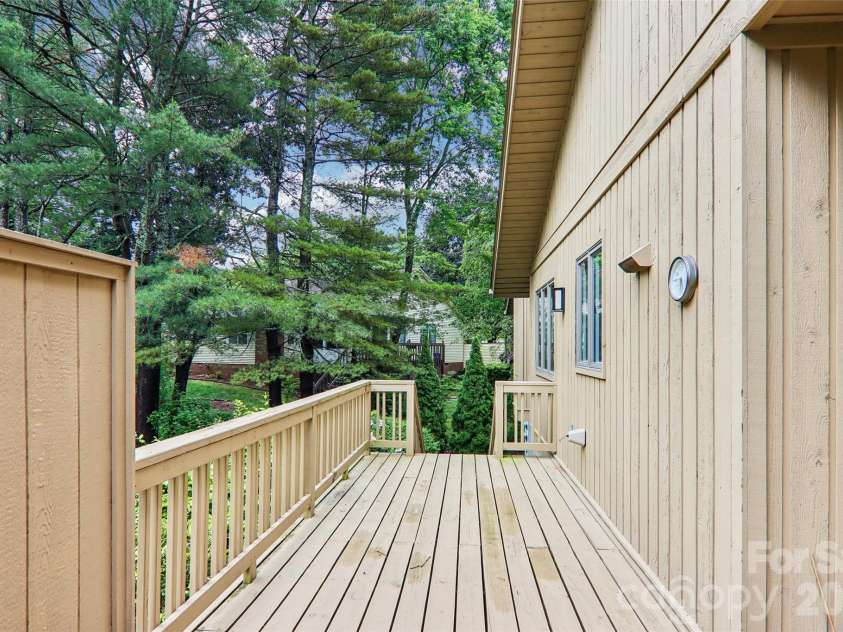 405 Wild Oak Lane, Hendersonville, NC 28791.  MLS# CAR4386247, YatesRealty ID 12977. 