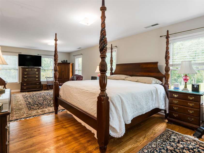 91 Carter Cove Road, Asheville, NC 28804.  MLS# CAR4305572, YatesRealty ID 12978. 