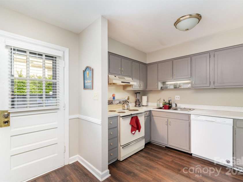 3726 Park Road, Charlotte, NC 28209.  MLS# CAR4248906, YatesRealty ID 12979. 